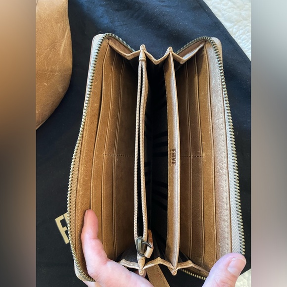 Frye Melissa Hobo and Zip Wallet in Beige in EUC - Picture 4 of 16